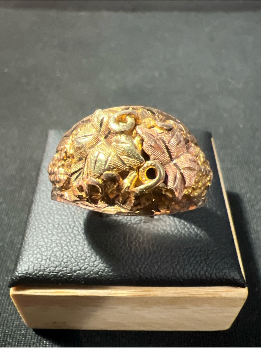 VTG Mens 10k 12k Tri-Color Black Hills Rose Yellow Green Gold Leaves Grapes Ring
